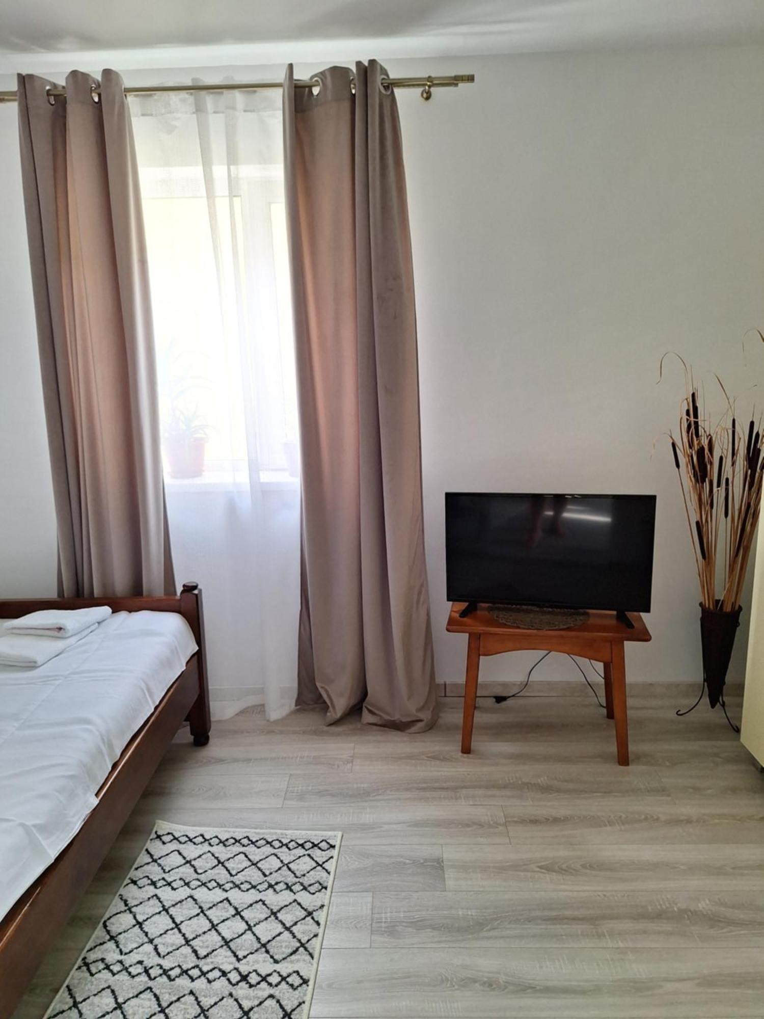 Miha'S Apartament Sulina Esterno foto